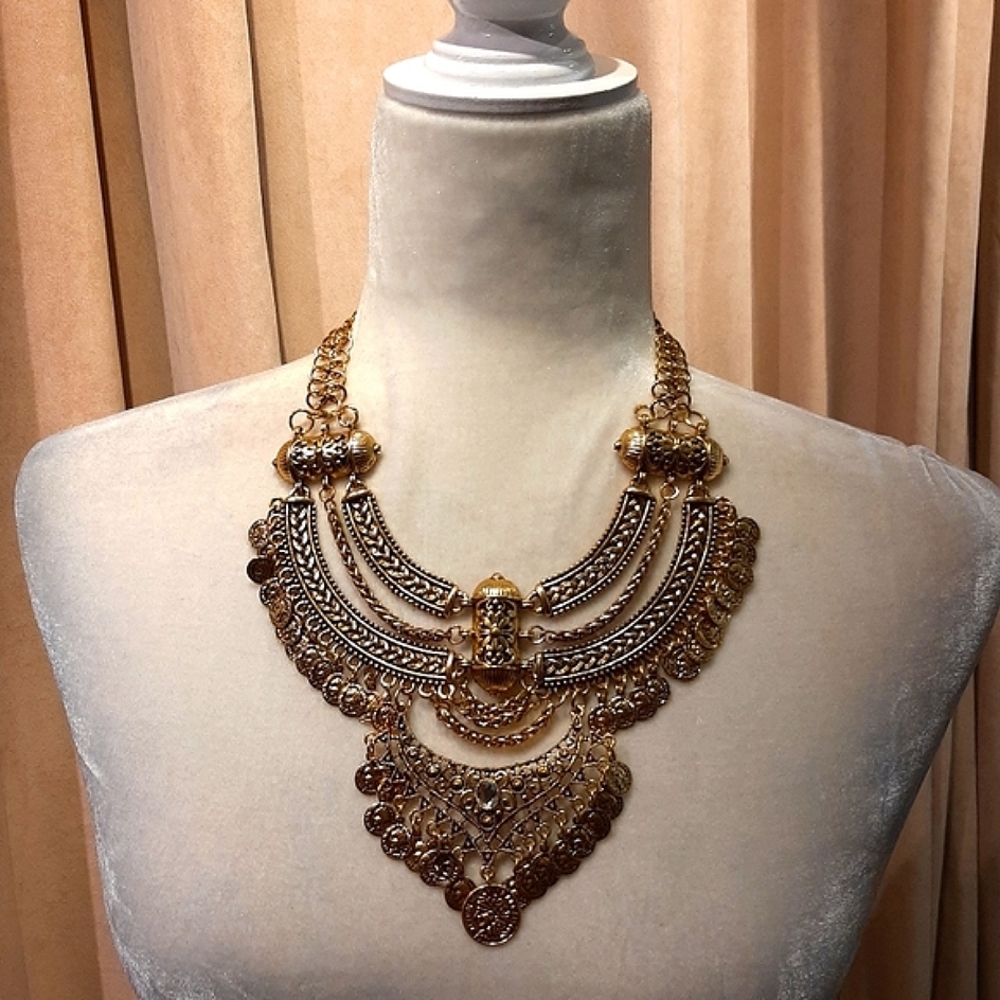 Statement necklace